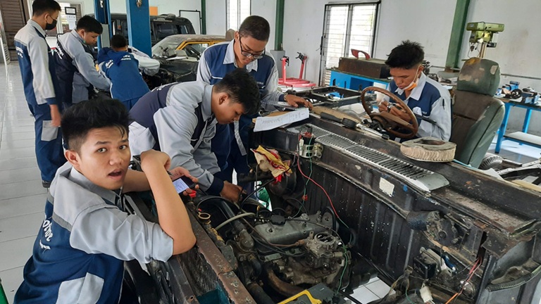 Teknik Kendaraan Ringan Otomotif